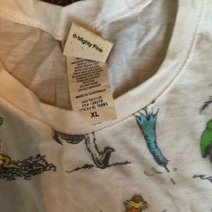 Dr Seuss tee size XL one fish two fish...